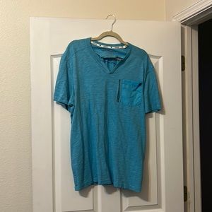 Men’s Guess tee shirt